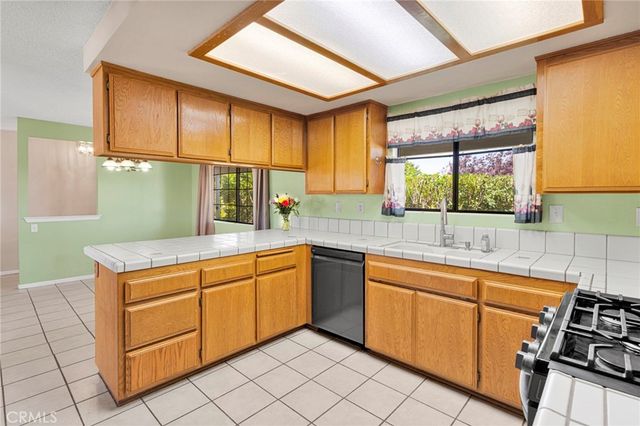 15185 Orange, Hesperia, CA 92345