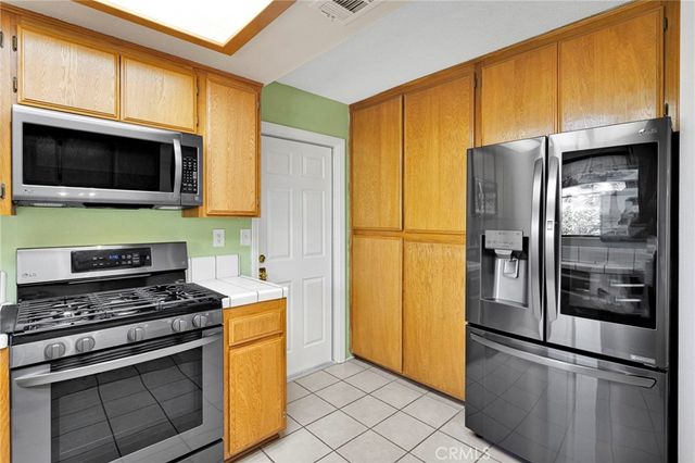 15185 Orange, Hesperia, CA 92345