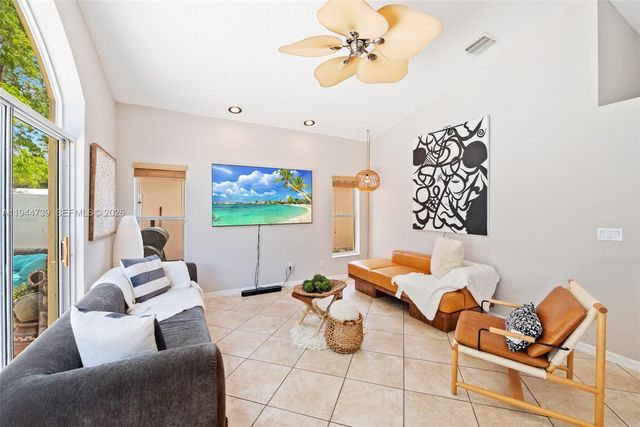 955 Azure Ln, Weston, FL 33326