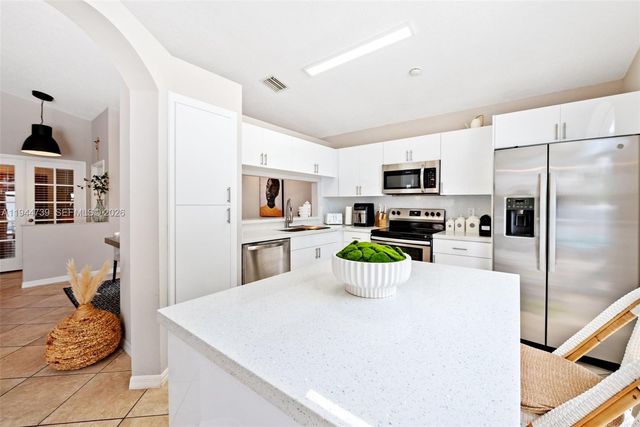 955 Azure Ln, Weston, FL 33326