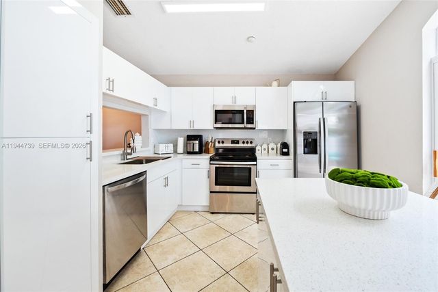 955 Azure Ln, Weston, FL 33326