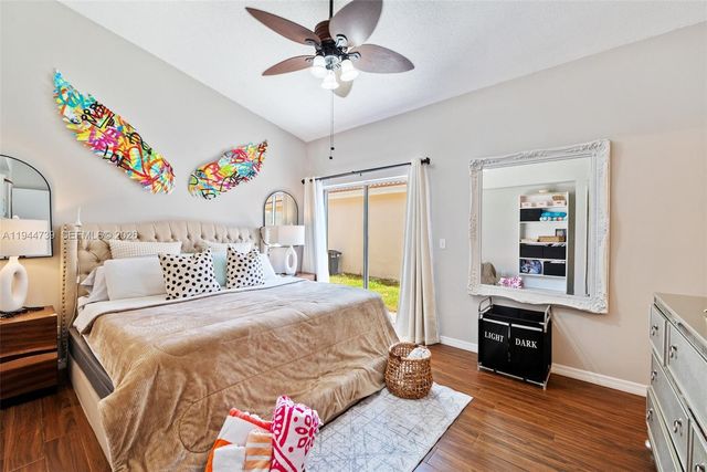 955 Azure Ln, Weston, FL 33326