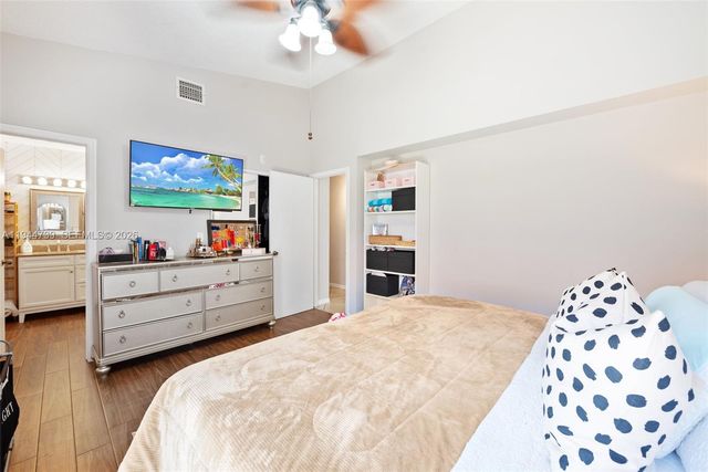 955 Azure Ln, Weston, FL 33326