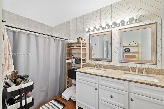 955 Azure Ln, Weston, FL 33326