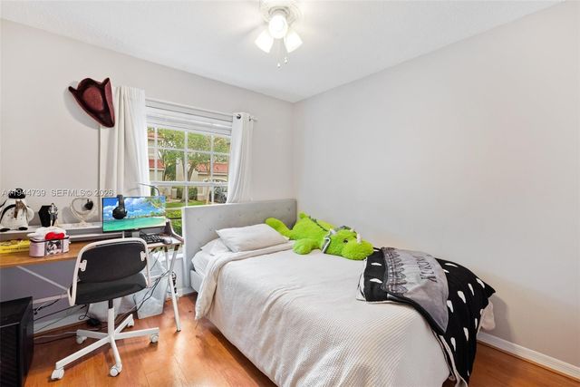 955 Azure Ln, Weston, FL 33326