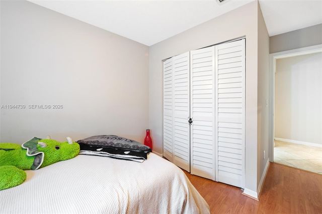 955 Azure Ln, Weston, FL 33326