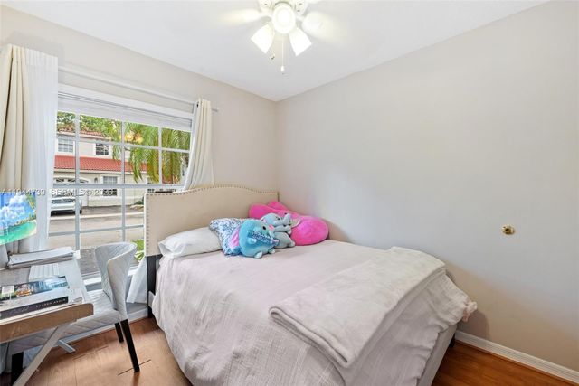 955 Azure Ln, Weston, FL 33326