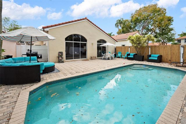 955 Azure Ln, Weston, FL 33326