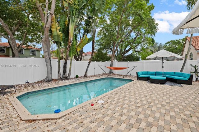 955 Azure Ln, Weston, FL 33326