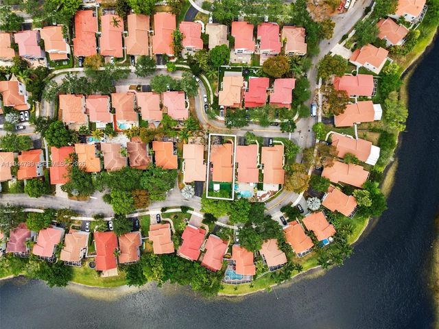 955 Azure Ln, Weston, FL 33326