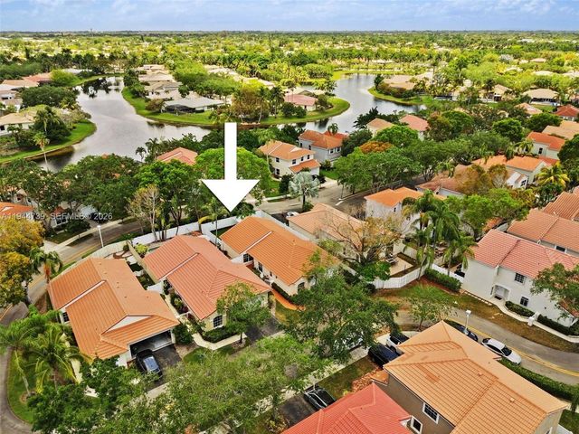 955 Azure Ln, Weston, FL 33326