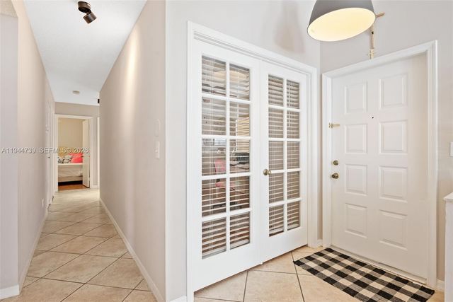 955 Azure Ln, Weston, FL 33326