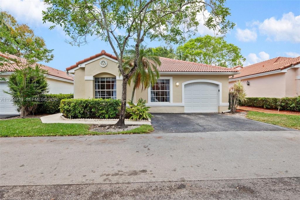 955 Azure Ln, Weston, FL 33326