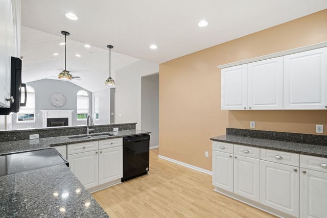 1008 St Andrews DRIVE, South Strabane, PA 15301