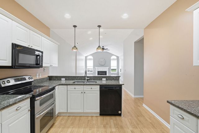 1008 St Andrews DRIVE, South Strabane, PA 15301