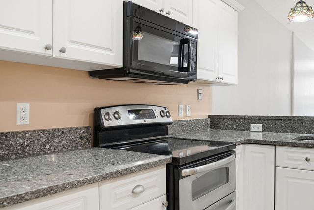 1008 St Andrews DRIVE, South Strabane, PA 15301