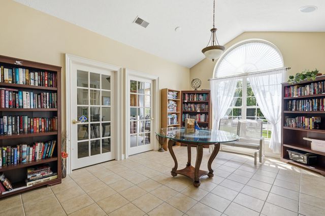 1008 St Andrews DRIVE, South Strabane, PA 15301