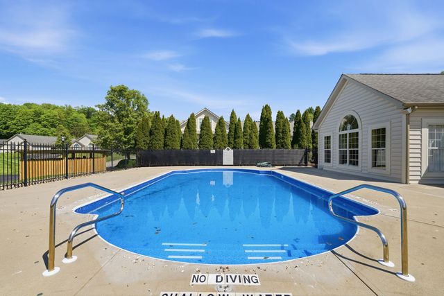 1008 St Andrews DRIVE, South Strabane, PA 15301
