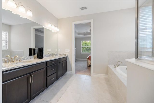 520 MARAVIYA BOULEVARD, Nokomis, FL 34275