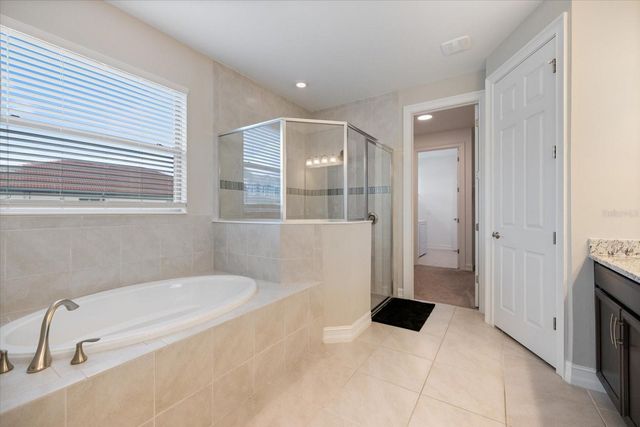 520 MARAVIYA BOULEVARD, Nokomis, FL 34275