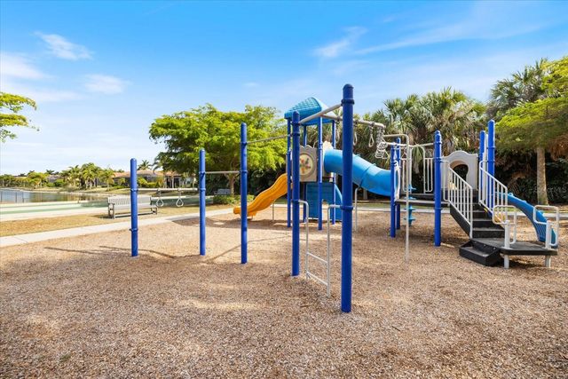 520 MARAVIYA BOULEVARD, Nokomis, FL 34275