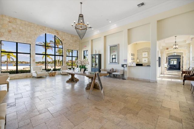 520 MARAVIYA BOULEVARD, Nokomis, FL 34275