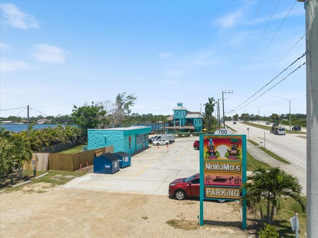 520 MARAVIYA BOULEVARD, Nokomis, FL 34275