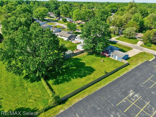 4075 Bristolwood Drive, Flint, MI 48507