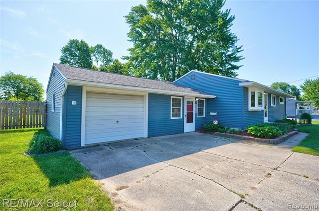 4075 Bristolwood Drive, Flint, MI 48507