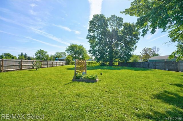 4075 Bristolwood Drive, Flint, MI 48507