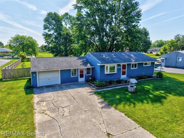 4075 Bristolwood Drive, Flint, MI 48507