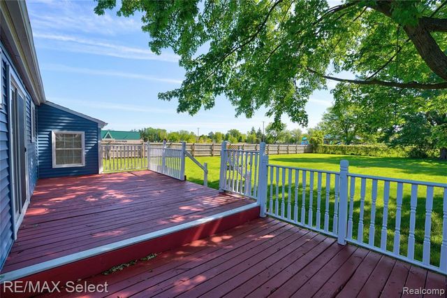 4075 Bristolwood Drive, Flint, MI 48507