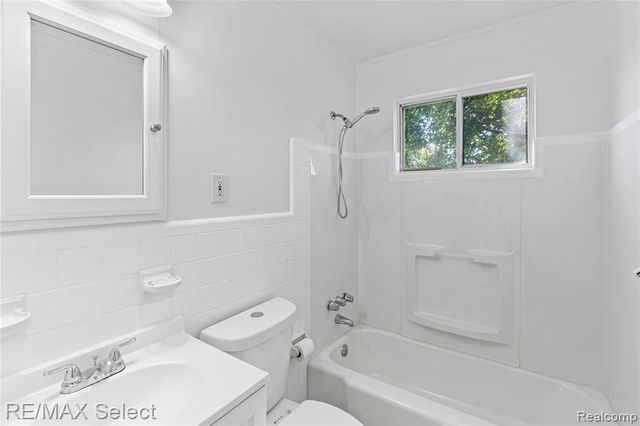 4075 Bristolwood Drive, Flint, MI 48507