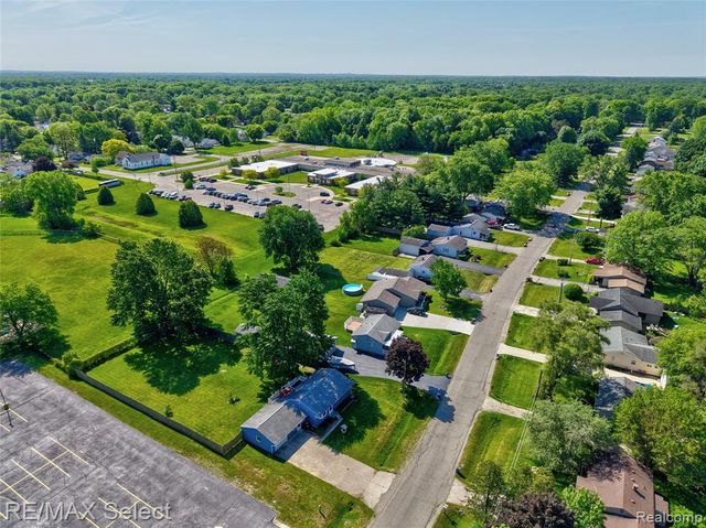 4075 Bristolwood Drive, Flint, MI 48507