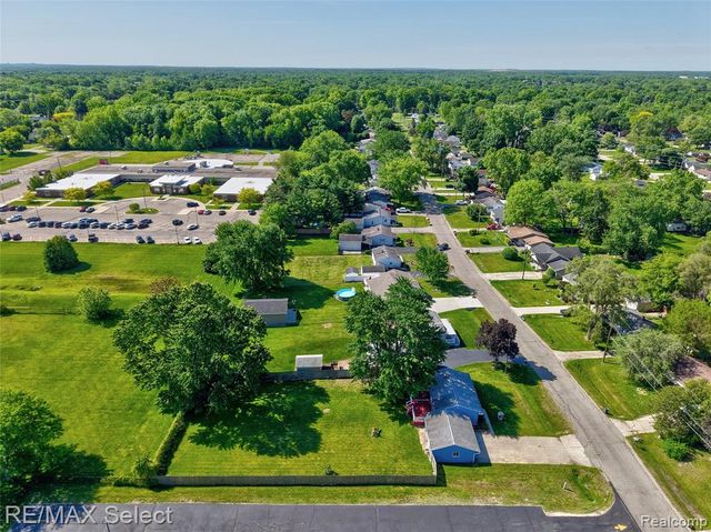 4075 Bristolwood Drive, Flint, MI 48507