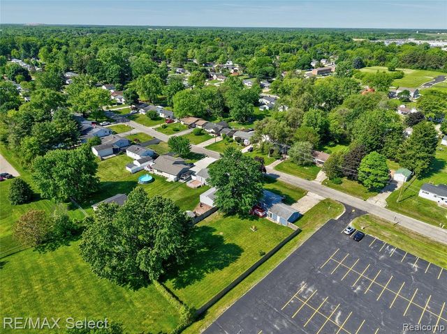 4075 Bristolwood Drive, Flint, MI 48507