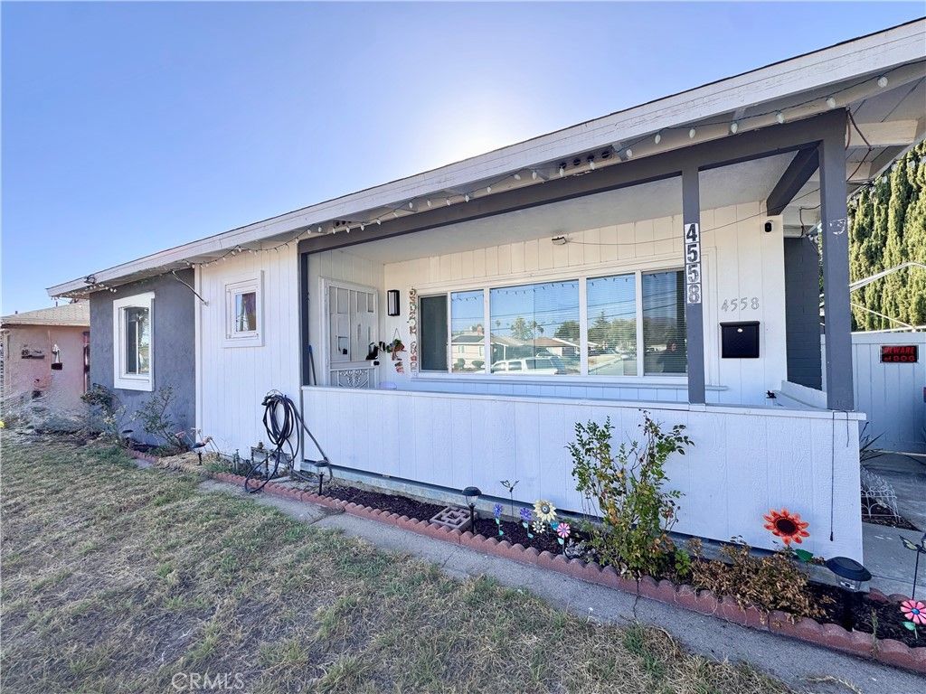 4558 N Mountain View, San Bernardino, CA 92407