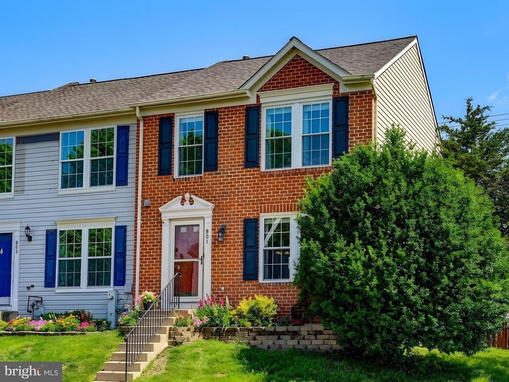 Image 2 of property listing at 901 FELICIA CT, Bel Air, MD 21014