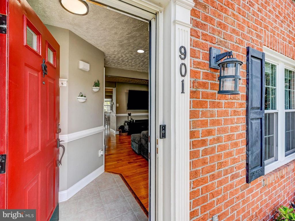 Image 5 of property listing at 901 FELICIA CT, Bel Air, MD 21014