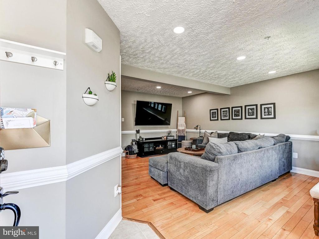 Image 6 of property listing at 901 FELICIA CT, Bel Air, MD 21014