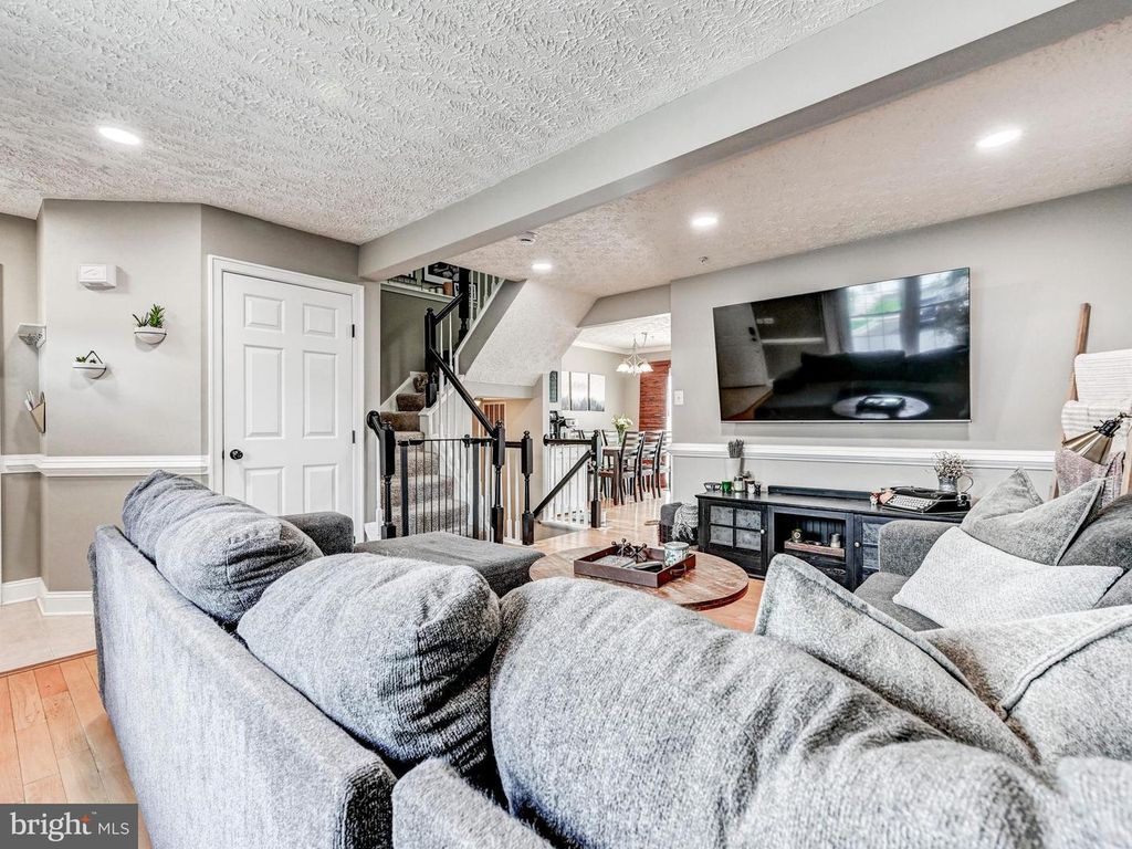 Image 7 of property listing at 901 FELICIA CT, Bel Air, MD 21014