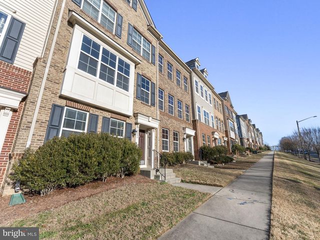 9002 PHITA LN, Manassas Park, VA 20111