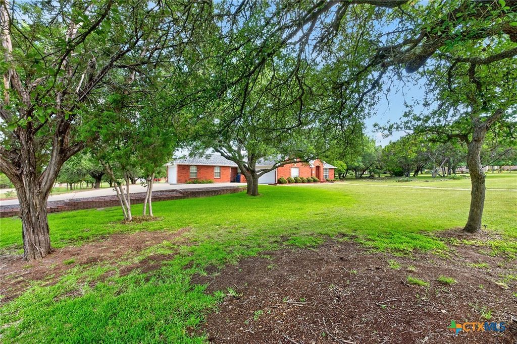 Image 3 of property listing at 1501 Buckboard Trail, Copperas Cove, TX 76522