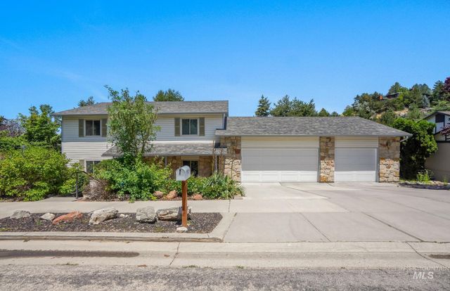 1982 E Roanoke Dr, Boise, ID 83712