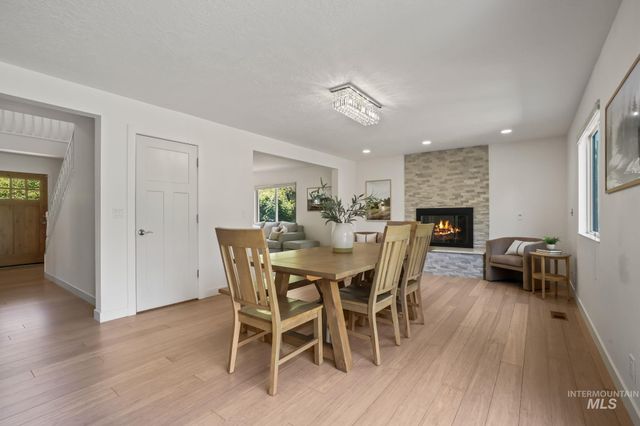 1982 E Roanoke Dr, Boise, ID 83712