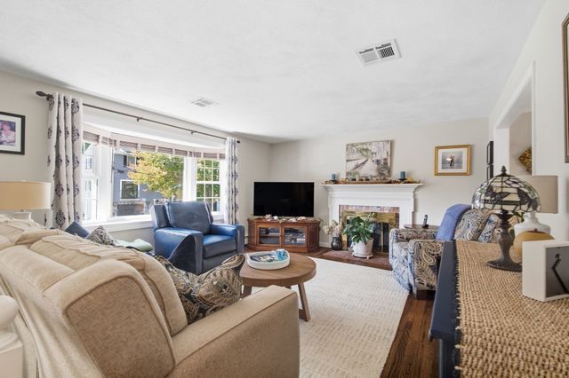 136 Maplewood Rd, Lynn, MA 01904