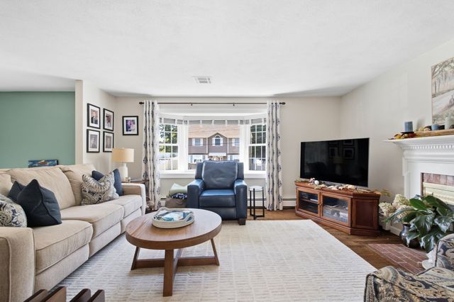 136 Maplewood Rd, Lynn, MA 01904