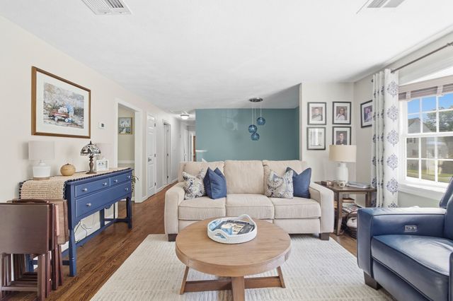 136 Maplewood Rd, Lynn, MA 01904