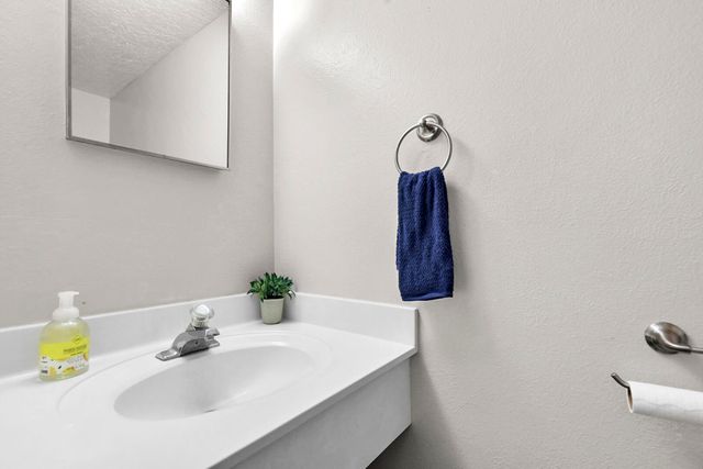 1121 Chelwood Park Boulevard NE APT 7, Albuquerque, NM 87112