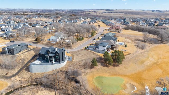 8601 N Torchwood Pl Place, Sioux Falls, SD 57110